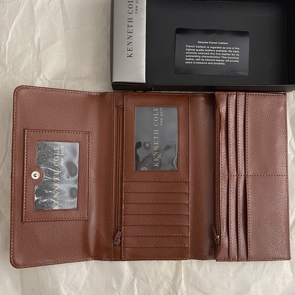 Kenneth Cole NY Wallet - Picture 3 of 4